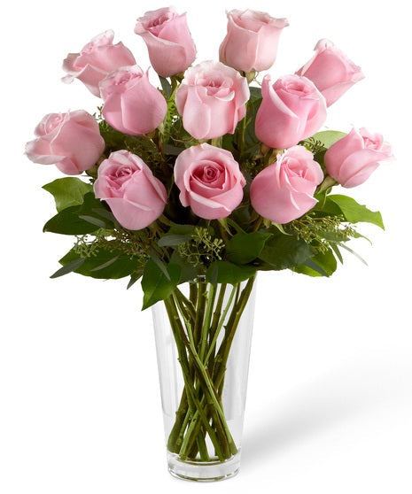 12 ROSES ROUGES DANS UN VASE EN VERRE